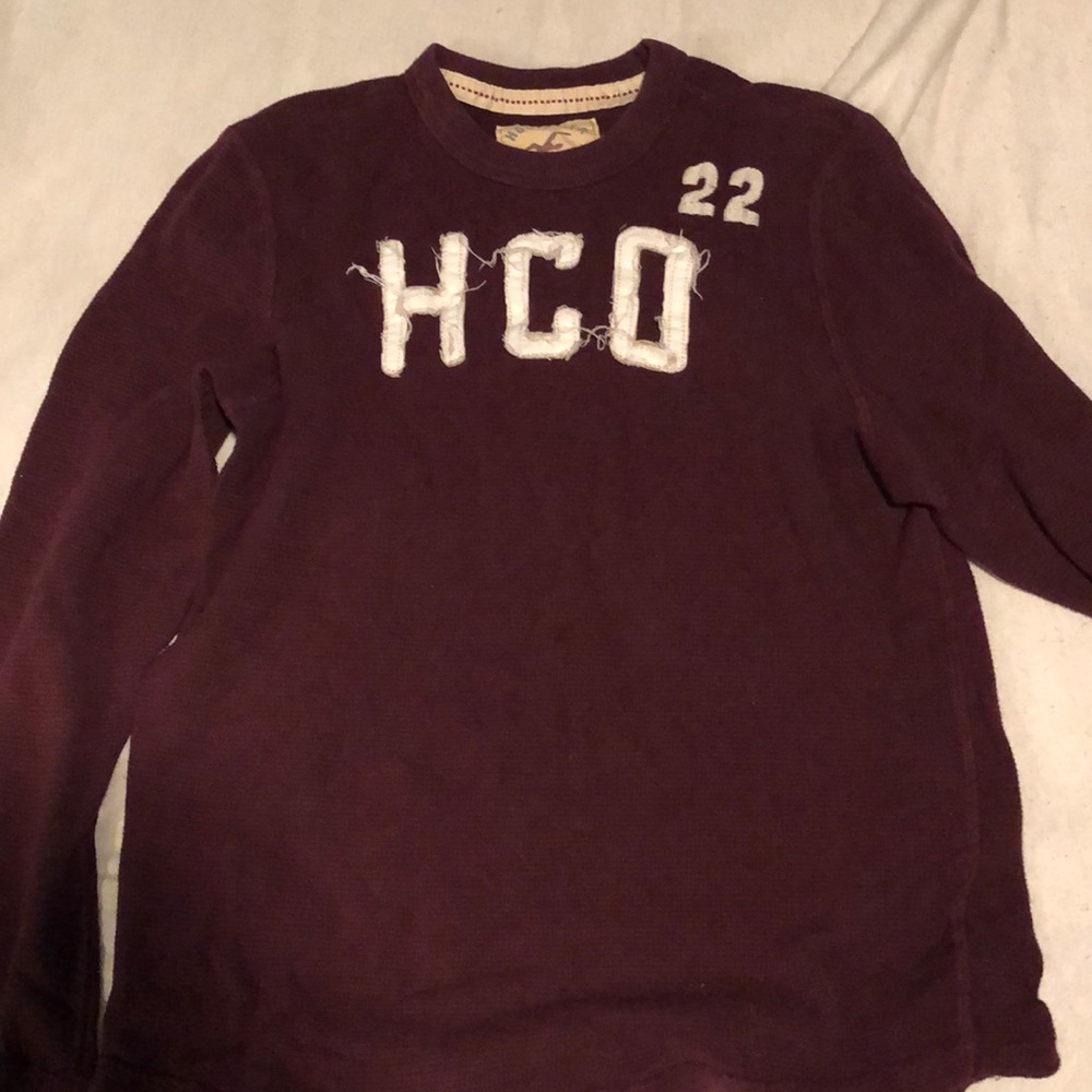Maroon hollister t shirt